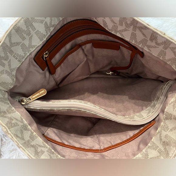 Michael Kors large Harper East West Signature Tote Handbag - LIKE NEW! - Picture 12 of 16